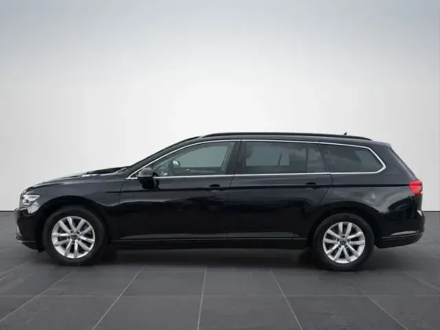 Gebraucht VW Passat Business 150 PS (110 kW) 2023 Schwarz Kombi