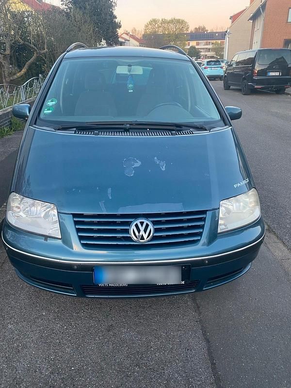 Second-hand VW Sharan 116 CP (85 kW) 2002 Albastru Monovolum