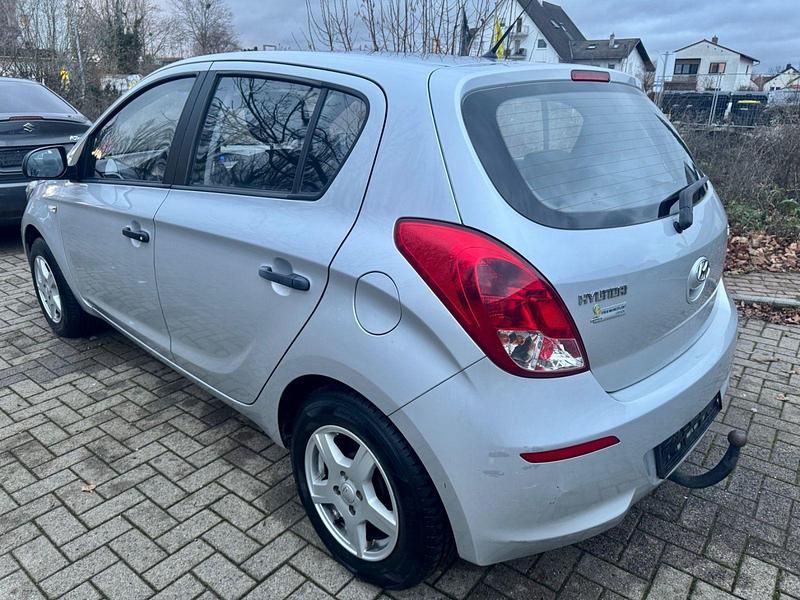 Gebraucht Hyundai i20 Edition 86 PS (63 kW) 2014 Silber Kleinwagen