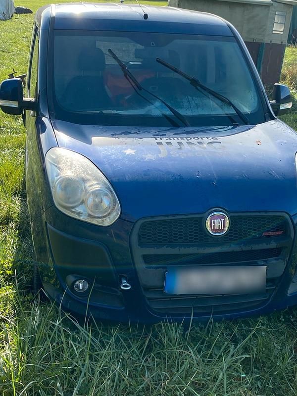 Gebraucht Fiat Doblò 135 PS (99 kW) 2012 Blau Van / Kleinbus