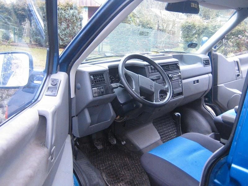 Second-hand VW T4 102 CP (75 kW) 1990 Albastru Van