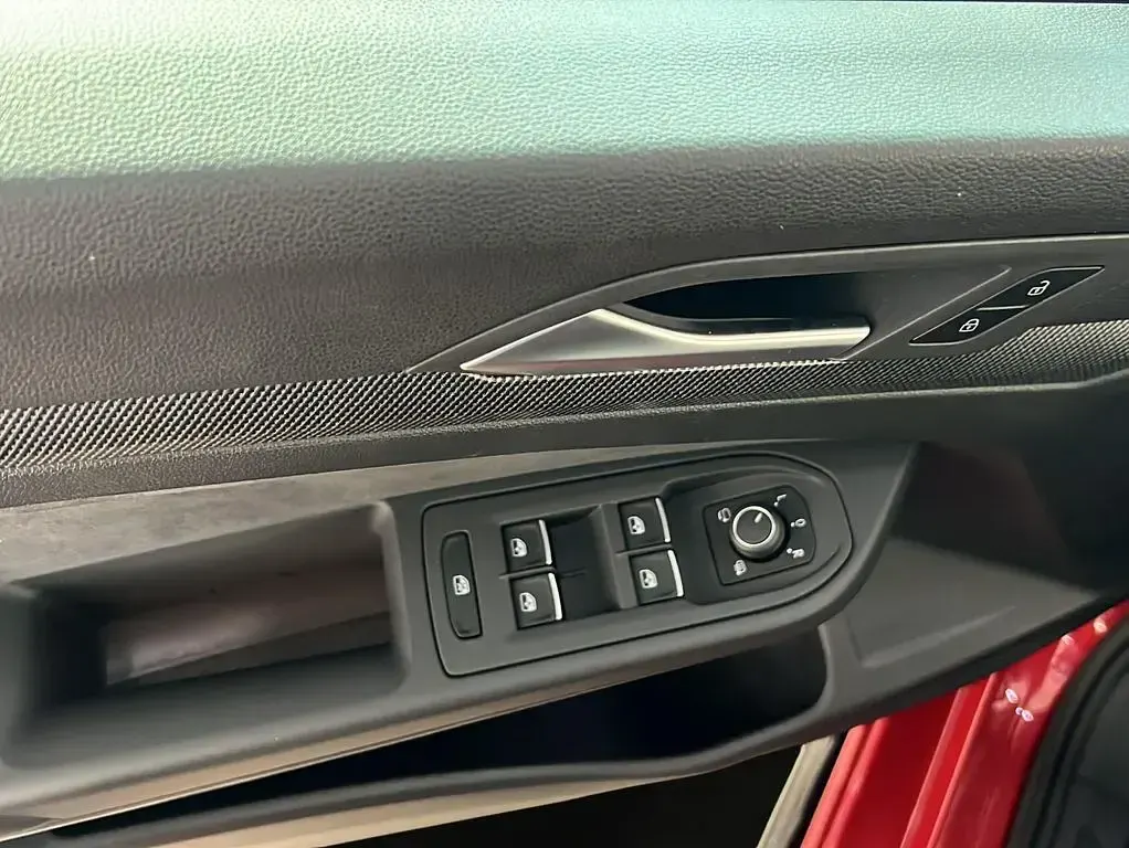 Gebraucht VW Golf VIII R-line 150 PS (110 kW) 2024 Rot Limousine