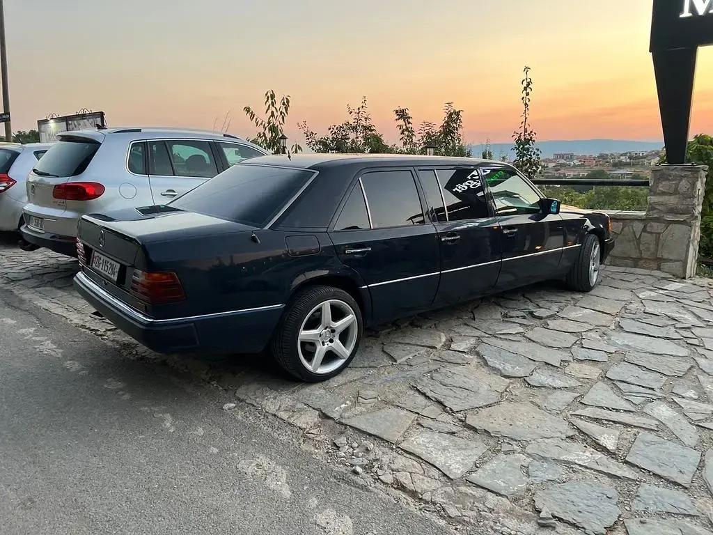 Gebraucht Mercedes E260 160 PS (117 kW) 1990 Schwarz Limousine