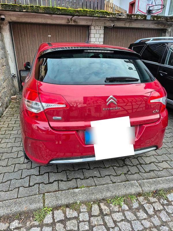 Gebraucht Citroën C4 117 PS (86 kW) 2012 Rot Kleinwagen