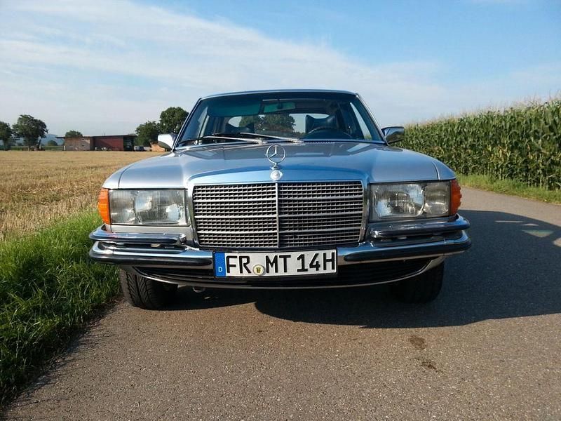 Silber Gebraucht 1978 Mercedes S280 Limousine | 8.978 € - Bild 1/4