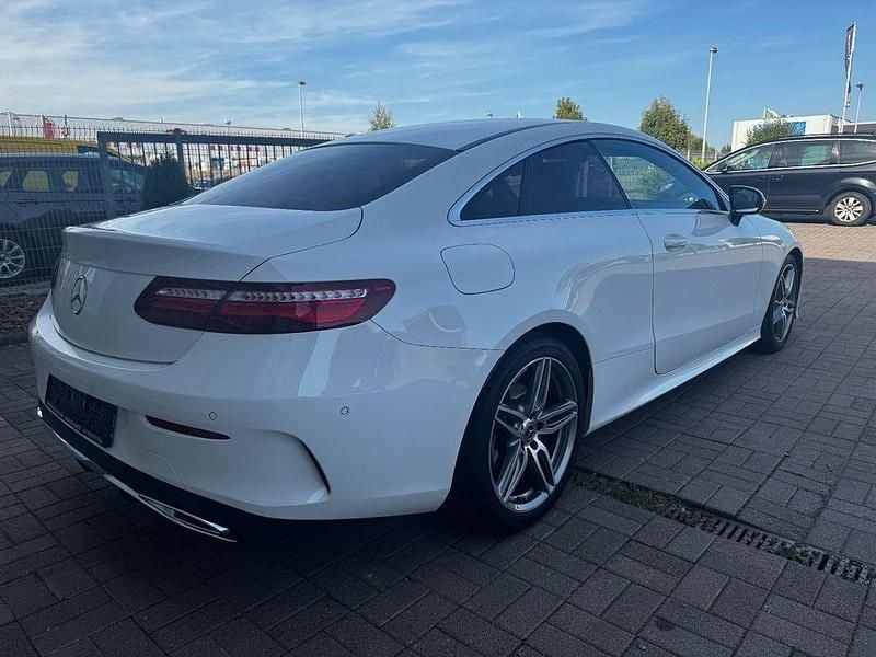 Gebraucht Mercedes E300 AMG 245 PS (180 kW) 2020 Weiß Coupé