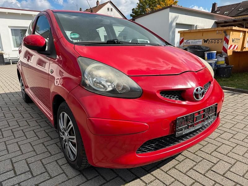 Gebraucht Toyota Aygo 68 PS (50 kW) 2008 Rot Kleinwagen