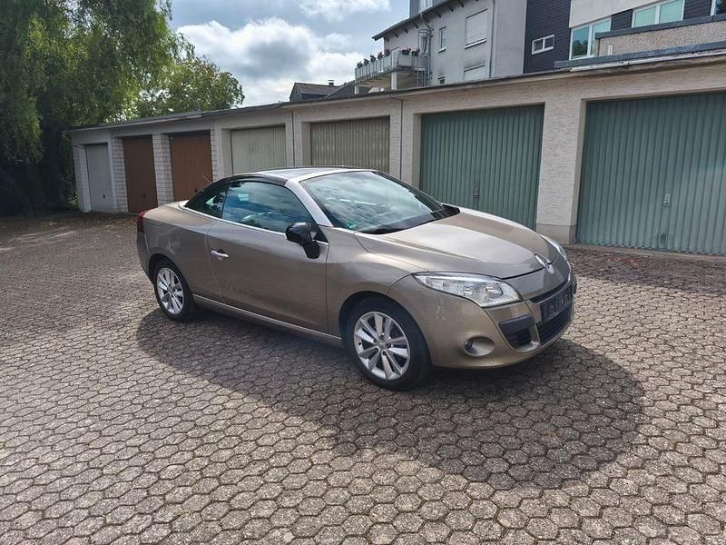 Gebraucht Renault Mégane Cabriolet Dynamique 110 PS (80 kW) 2010 Braun Cabrio