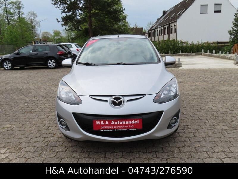 Silber Gebraucht 2012 Mazda 2 Edition Kleinwagen | 4.499 € (Fairer Preis) - Bild 1/4