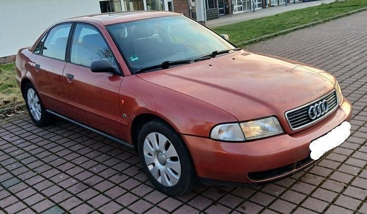 Second-hand Audi A4 101 CP (74 kW) 1995 Roșu Berlinǎ