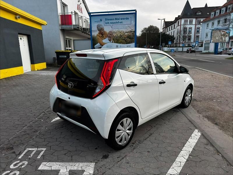 Gebraucht Toyota Aygo 72 PS (52 kW) 2019 Weiß Kleinwagen