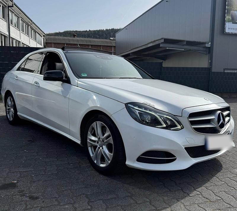 Gebraucht Mercedes E250 204 PS (150 kW) 2014 Silber Limousine