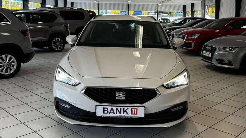 Weiß Gebraucht 2024 Seat Leon Style Kombi | 24.500 € (Fairer Preis) - Bild 1/4