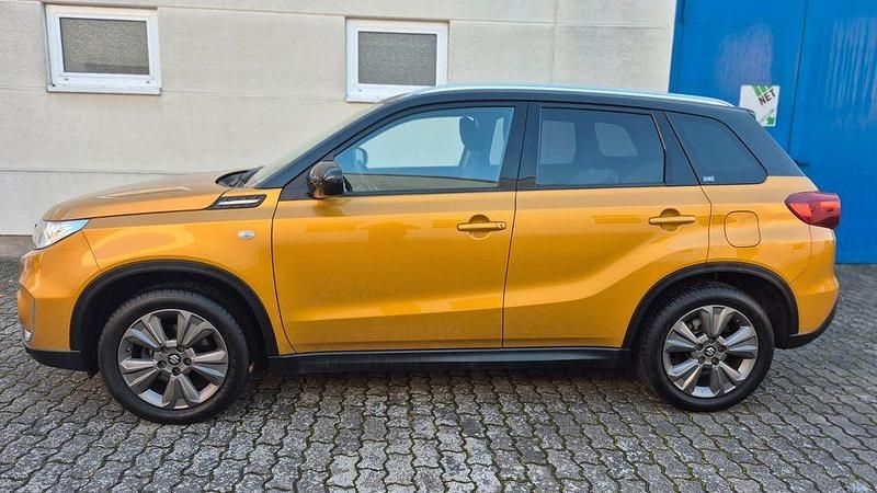 Gebraucht Suzuki Vitara Comfort 140 PS (102 kW) 2019 Gelb SUV