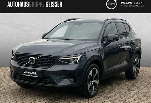 Neu Volvo XC40 Plus 163 PS (119 kW) 2025 Blau SUV