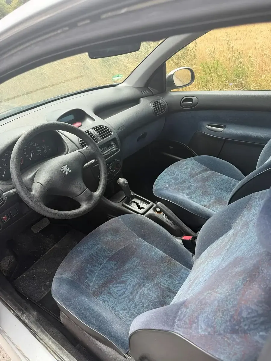 Gebraucht Peugeot 206 75 PS (55 kW) 2000 Silber Kleinwagen