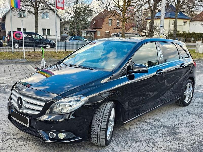 Gebraucht Mercedes B200 136 PS (100 kW) 2012 Schwarz Van / Kleinbus