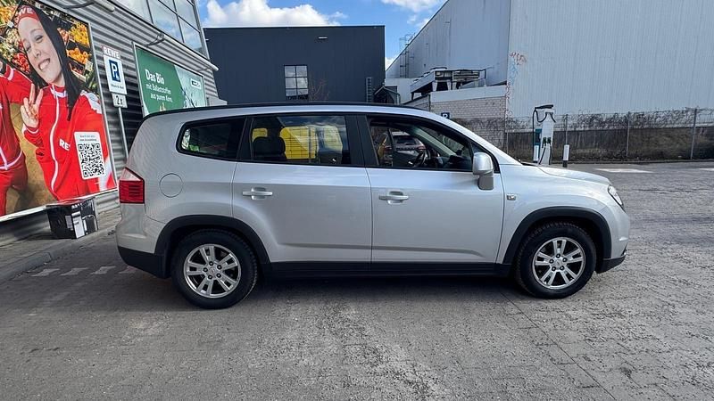 Gebraucht Chevrolet Orlando 141 PS (103 kW) 2011 Silber Van / Kleinbus