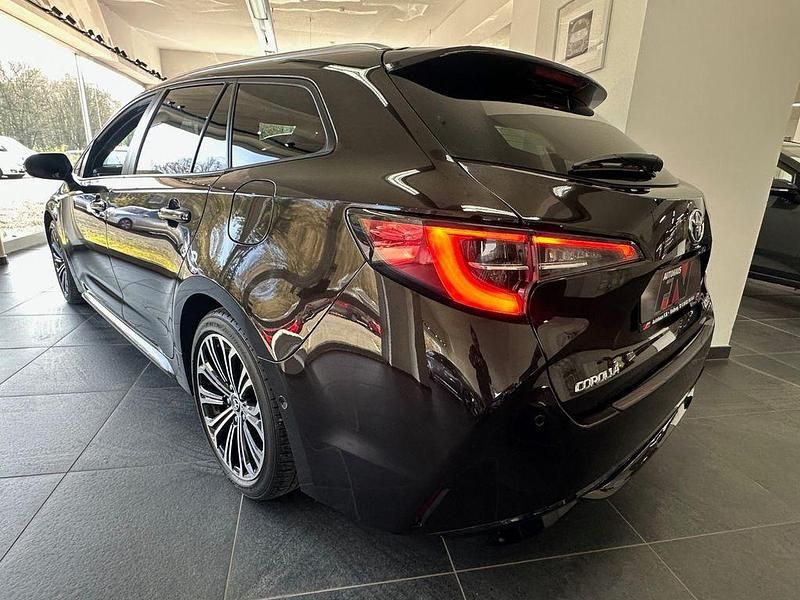 Gebraucht Toyota Corolla Team 152 PS (111 kW) 2020 Braun Limousine