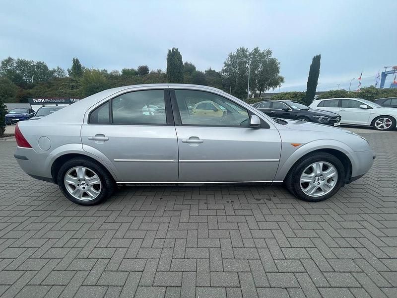 Gebraucht Ford Mondeo Ghia 145 PS (106 kW) 2002 Silber Limousine