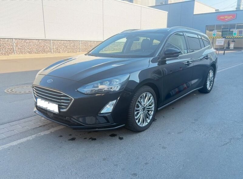 Schwarz Gebraucht 2020 Ford Focus Titanium Limousine | 8.490 € (Guter Preis) - Bild 1/4