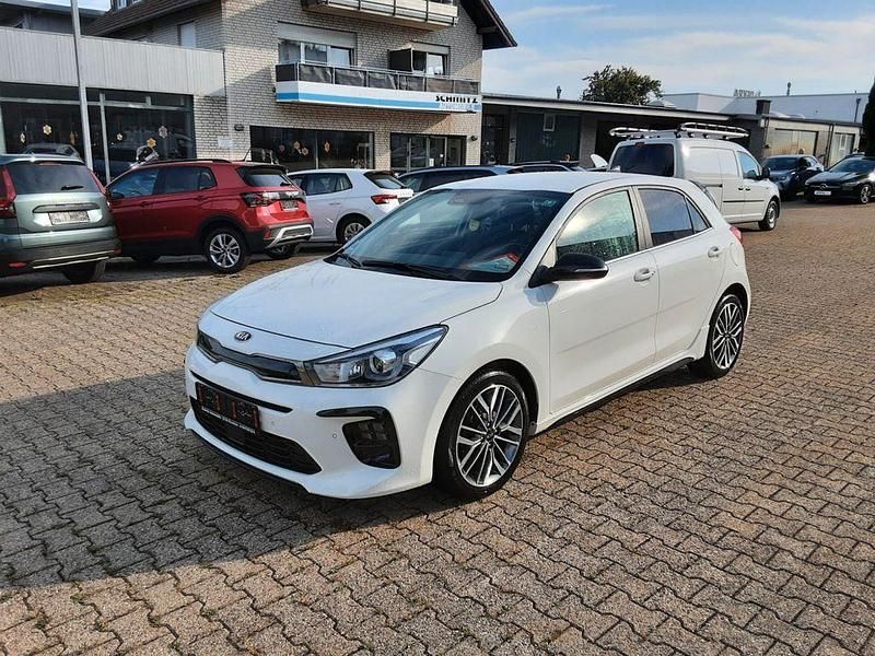 Weiß Gebraucht 2021 Kia Rio GT-Line Limousine | 13.990 € (Guter Preis) - Bild 1/4
