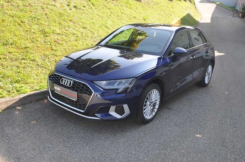 Blau Gebraucht 2020 Audi A3 Sportback e-tron Advanced Kleinwagen | 17.800 € (Teuer) - Bild 1/4
