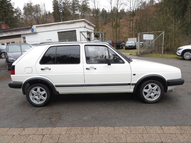 Second-hand VW Golf II 75 CP (55 kW) 1987 Alb Hatchback