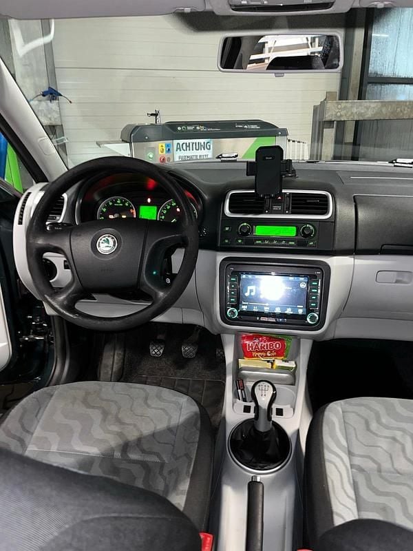 Grün Gebraucht 2007 Skoda Fabia Kleinwagen | 3.170 € (Fairer Preis) - Bild 1/4