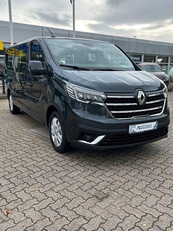 Neu Renault Trafic Life 170 PS (125 kW) 2025 Schwarz Van / Kleinbus