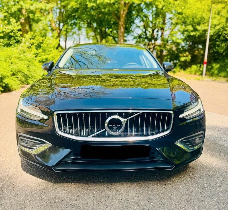 Schwarz Gebraucht 2018 Volvo V60 Inscription Kombi | 27.500 € - Bild 1/4