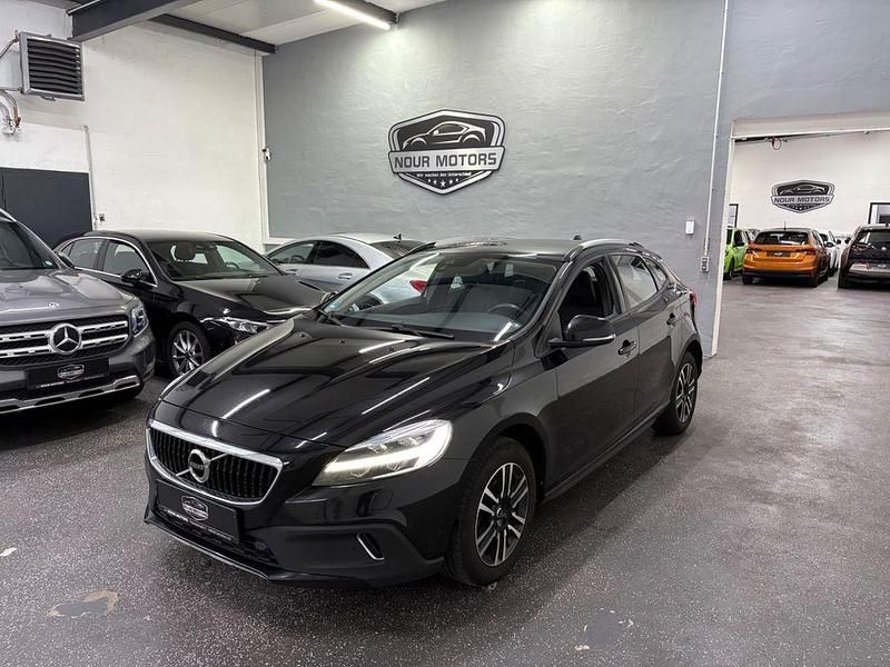 Schwarz Gebraucht 2017 Volvo V40 CC Plus Kombi | 10.900 € (Fairer Preis) - Bild 1/4