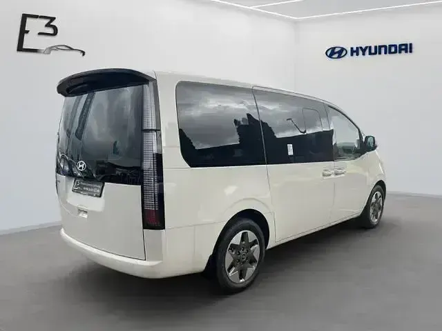 Gebraucht Hyundai Staria Signature 225 PS (165 kW) 2025 Creamy white Van / Kleinbus