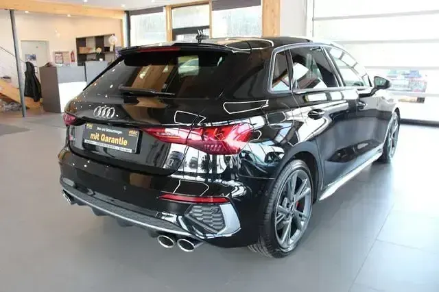 Gebraucht Audi S3 Ambiente 310 PS (228 kW) 2023 Schwarz Limousine
