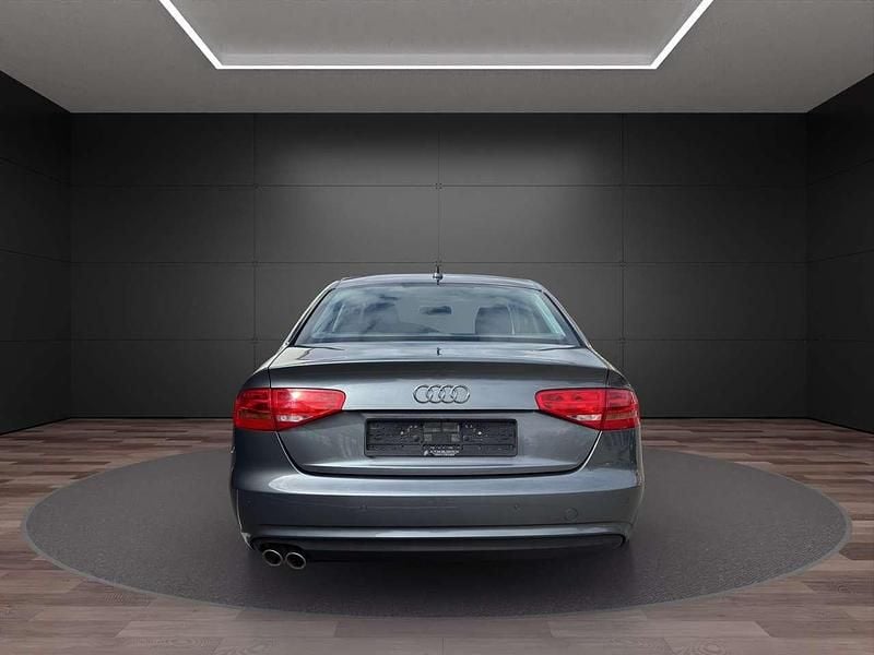 Gebraucht Audi A4 Attraction 120 PS (88 kW) 2015 Monsungrau metallic Limousine