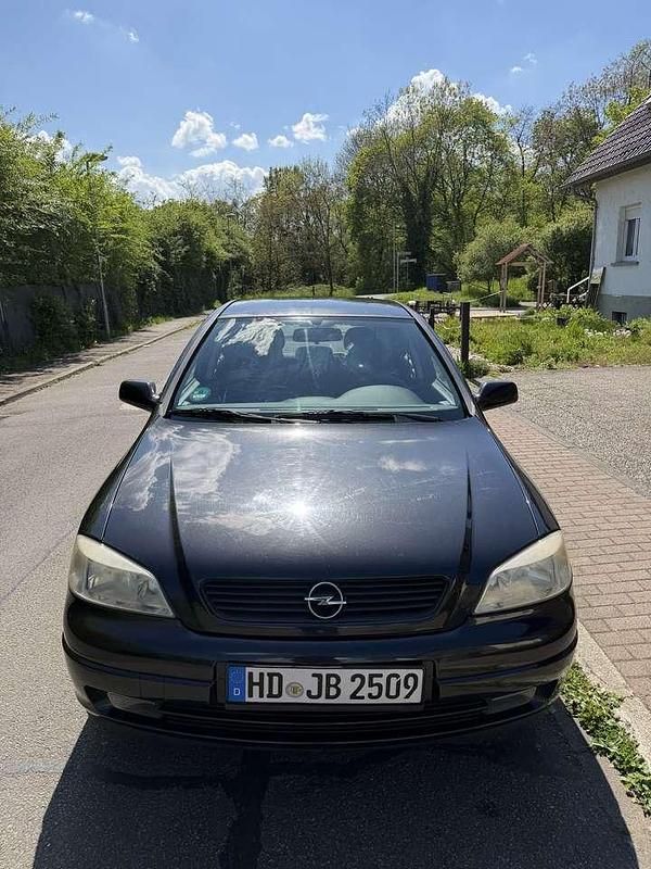 Gebraucht Opel Astra Edition 75 PS (55 kW) 2000 Schwarz Limousine