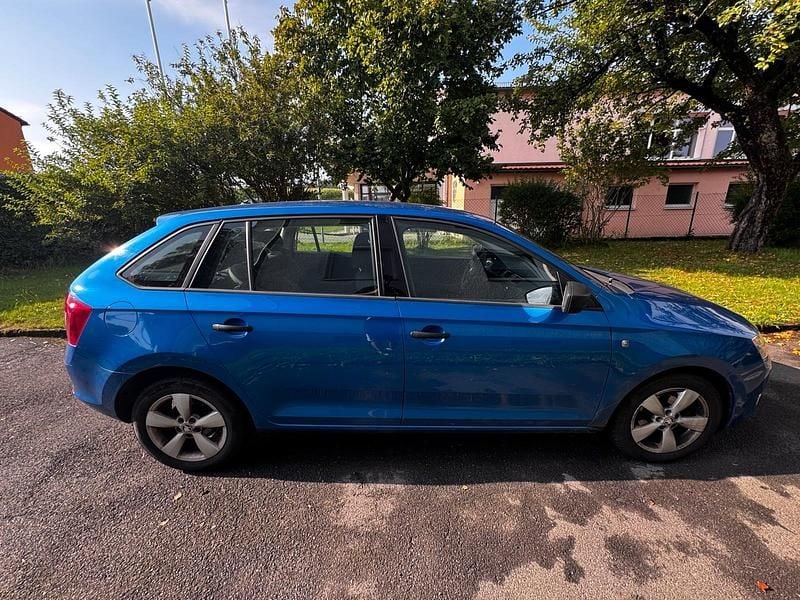 Blau Gebraucht 2015 Skoda Rapid Kombi | 5.000 € (Fairer Preis) - Bild 1/4