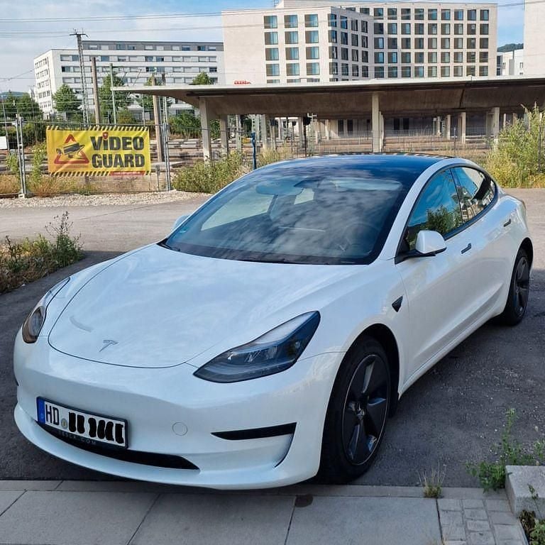 Weiß Gebraucht 2023 Tesla Model 3 Limousine | 26.500 € (Superpreis) - Bild 1/4