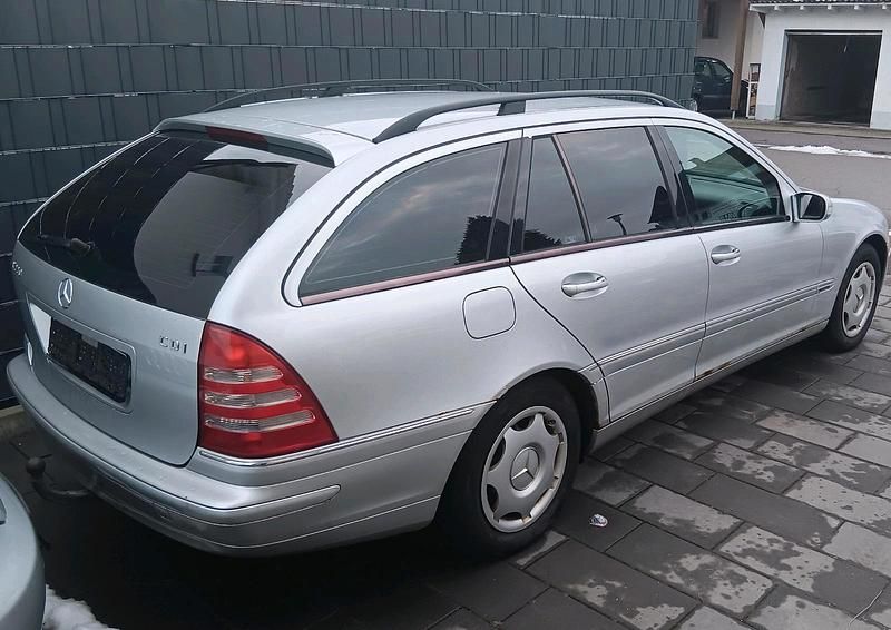 Gebraucht Mercedes C220 143 PS (105 kW) 2002 Silber Kombi