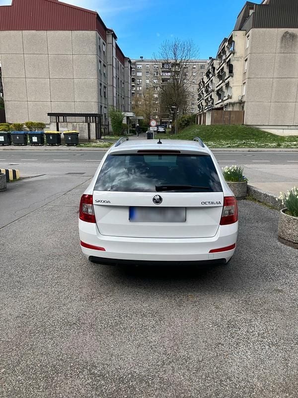 Gebraucht Skoda Octavia 105 PS (77 kW) 2015 Weiß Kleinwagen
