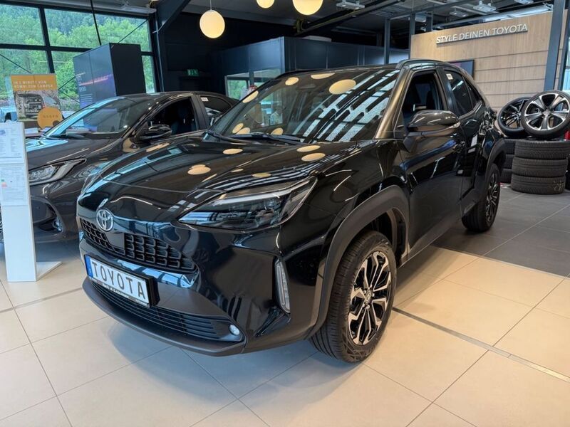 Mysticschwarz Neu 2025 Toyota Yaris Cross SUV | 31.620 € (Etwas zu teuer) - Bild 1/4