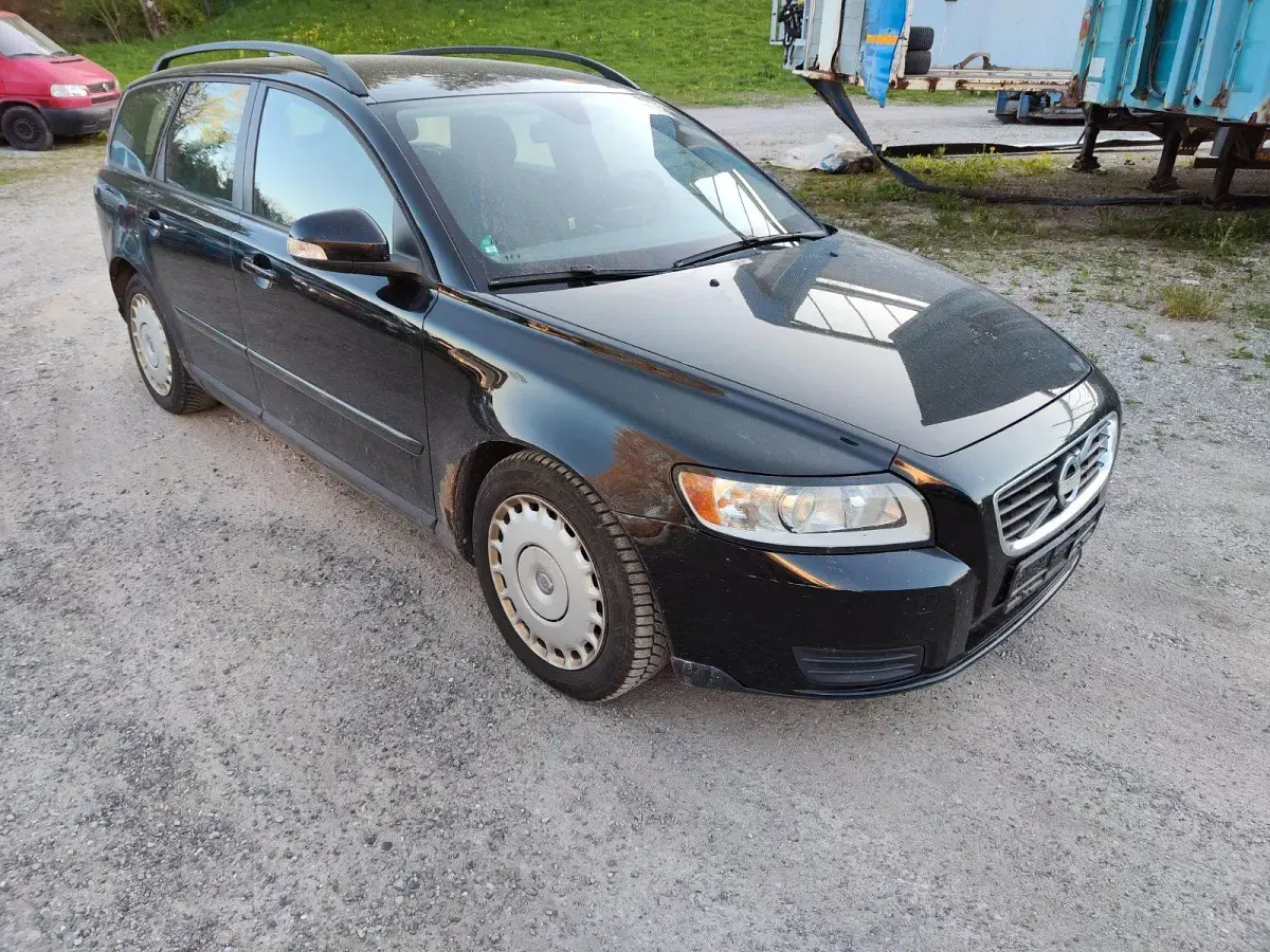 Używany Volvo V50 114 KM (83 kW) 2010 Czarny Kombi