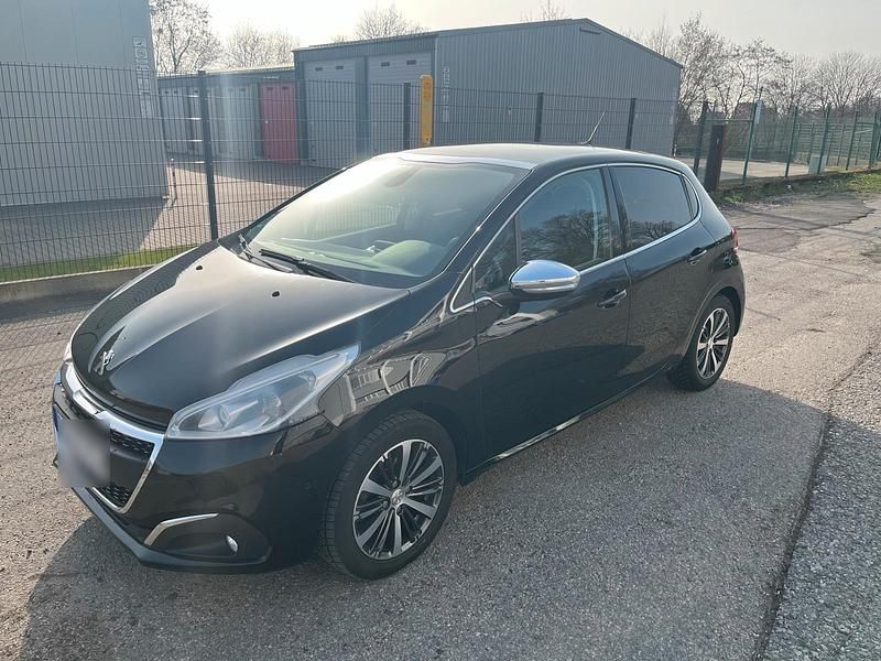 Gebraucht Peugeot 208 110 PS (80 kW) 2016 Schwarz Kleinwagen
