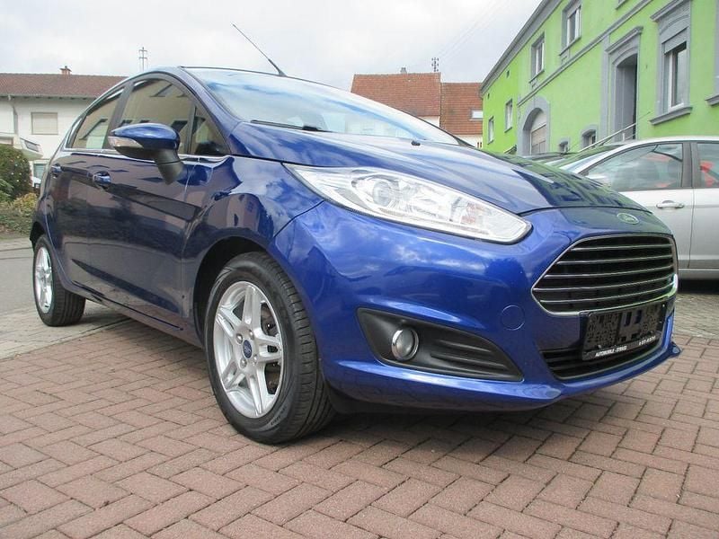 Gebraucht Ford Fiesta Titanium 82 PS (60 kW) 2014 Blau Kleinwagen