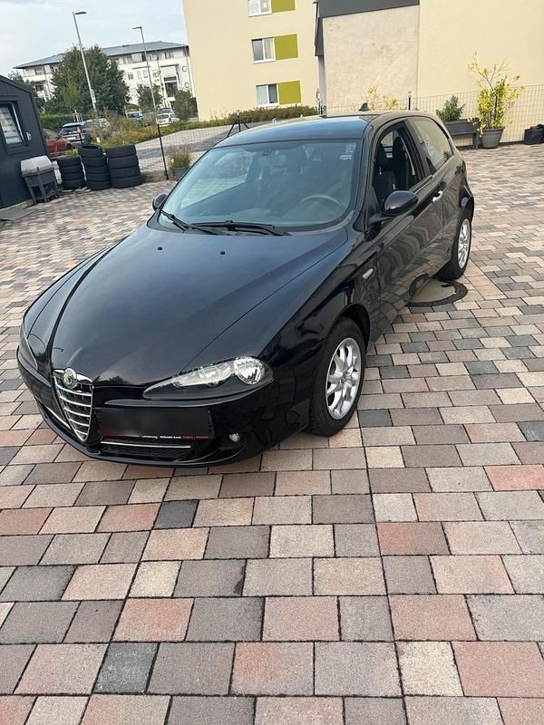 Schwarz Gebraucht 2008 Alfa Romeo 147 Kleinwagen | 2.900 € (Teuer) - Bild 1/4
