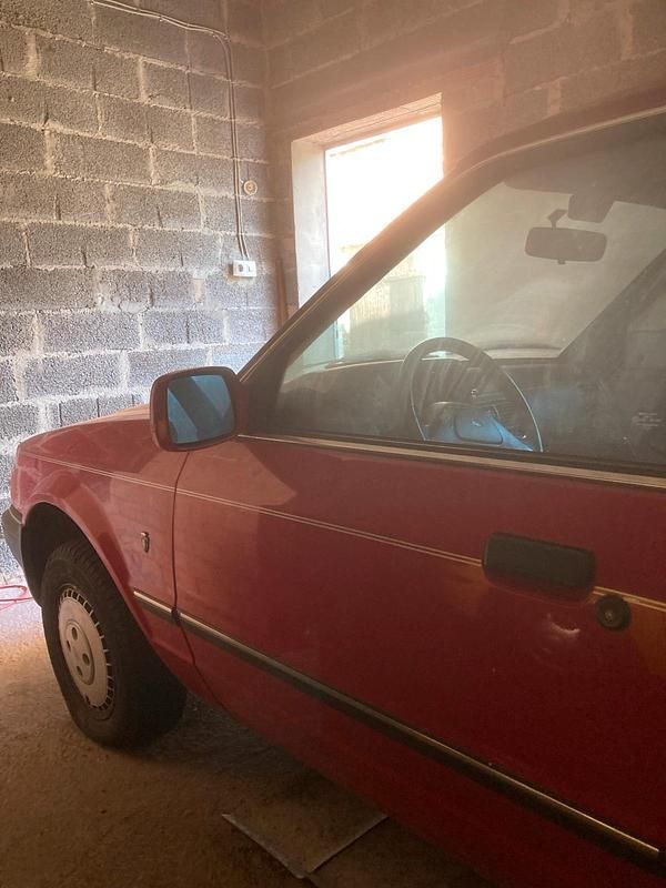Rot Gebraucht 1988 Ford Orion Limousine | 6.500 € - Bild 1/4