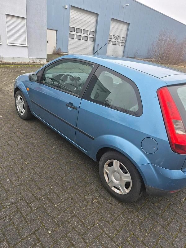 Gebraucht Ford Fiesta Trend 69 PS (50 kW) 2003 Blau Kleinwagen