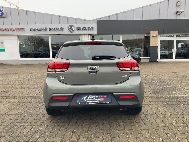 Gebraucht Kia Rio DREAM-TEAM Edition 101 PS (74 kW) 2018 Grau Limousine