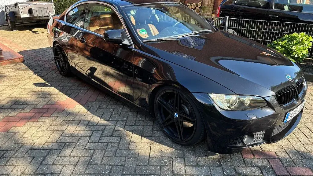 Gebraucht BMW 325 Performance 197 PS (144 kW) 2010 Schwarz Coupé