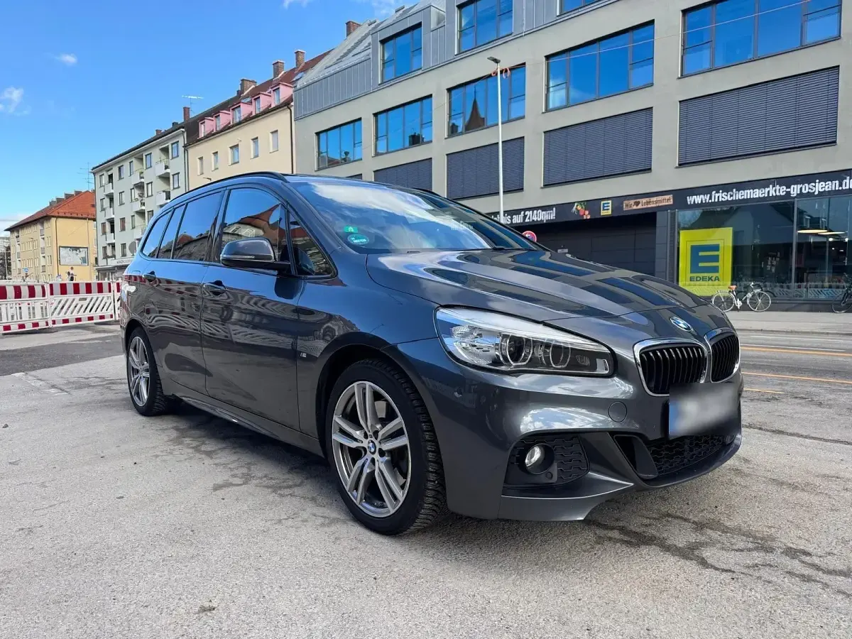 Gebraucht BMW 220 Sport Line 182 PS (133 kW) 2016 Grau Van / Kleinbus